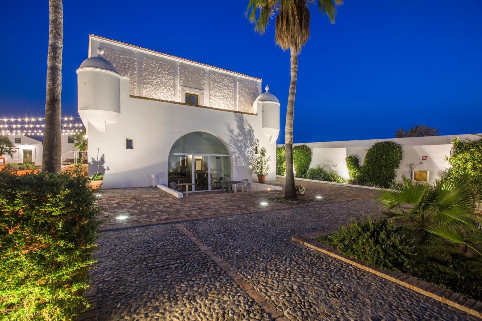 פיסטיצ'י Torre Fiore Hotel Masseria מראה חיצוני תמונה